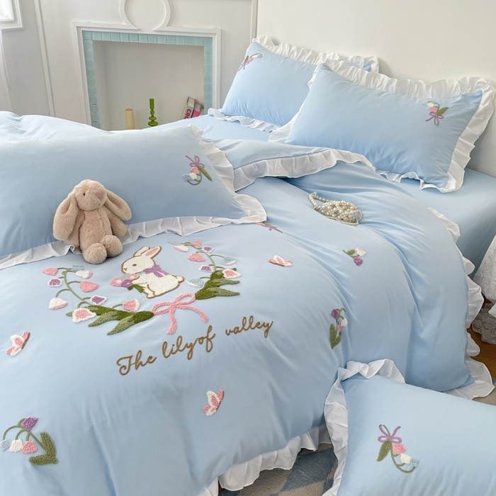 91家纺网 家纺一手货源 找家纺 易禾家纺 2025新款韩版小清新毛巾绣水洗棉四件套学生宿舍三件套铃兰小兔系列（专板花型） 铃兰小兔-蓝