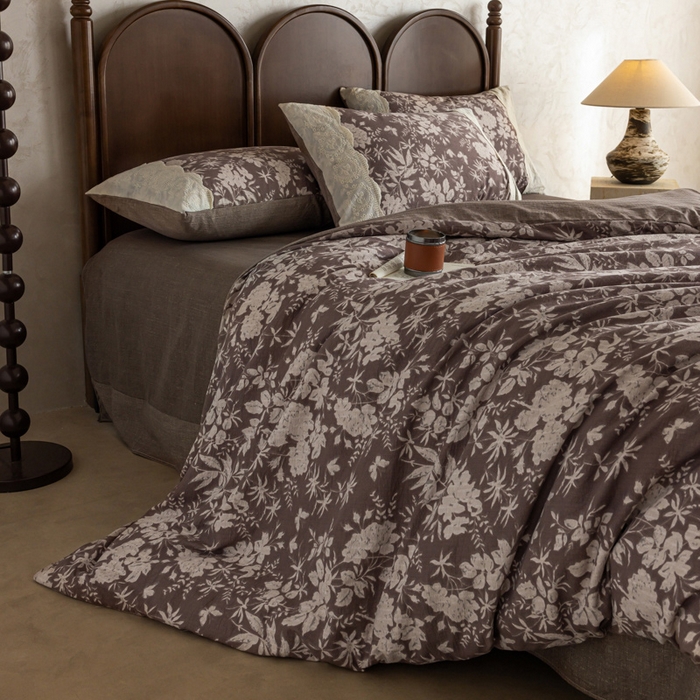 91家纺网 家纺一手货源 找家纺 迷尚家居 2025新款复古色织仿棉麻全棉花边四件套 枫林晚-棉麻