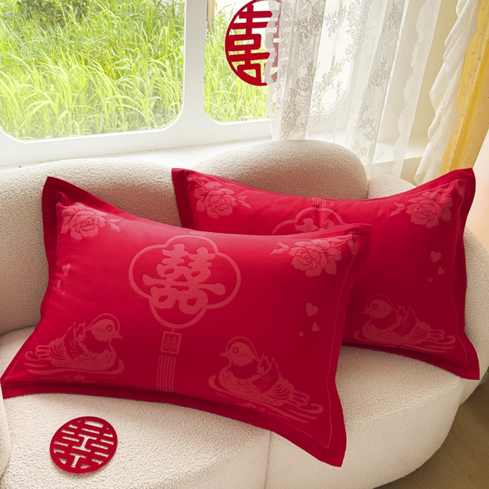 91家纺网 家纺一手货源 找家纺 悦然毛巾被 2025新款婚庆大红三层全棉纱布枕套 欢喜鸳鸯