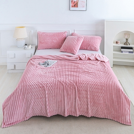 悦织湾家纺 2025新款280克重金龟绒毛毯牛奶绒格子条纹抽条盖毯休闲沙发毯披肩小毯子跨境专供可打卷压缩 金龟绒-粉