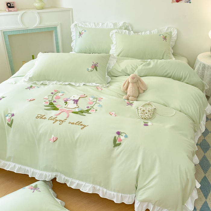 91家纺网 家纺一手货源 找家纺 易禾家纺 2025新款韩版小清新毛巾绣水洗棉四件套学生宿舍三件套铃兰小兔系列（专板花型） 铃兰小兔-浅绿
