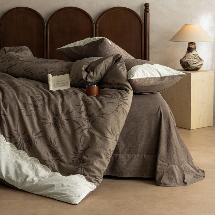 91家纺网 家纺一手货源 找家纺 迷尚家居 2025新款复古色织仿棉麻全棉花边四件套 玉茗-棉麻