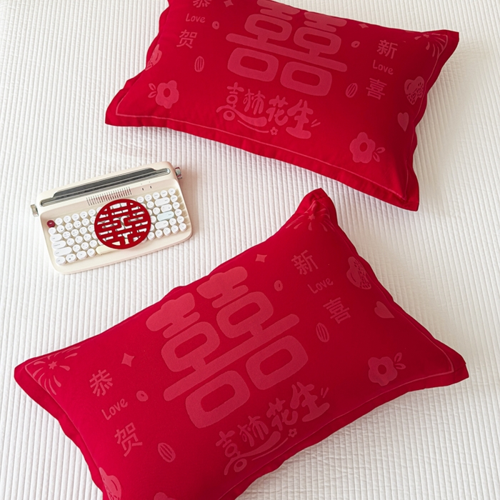 91家纺网 家纺一手货源 找家纺 悦然毛巾被 2025新款婚庆大红三层全棉纱布枕套 喜事花生