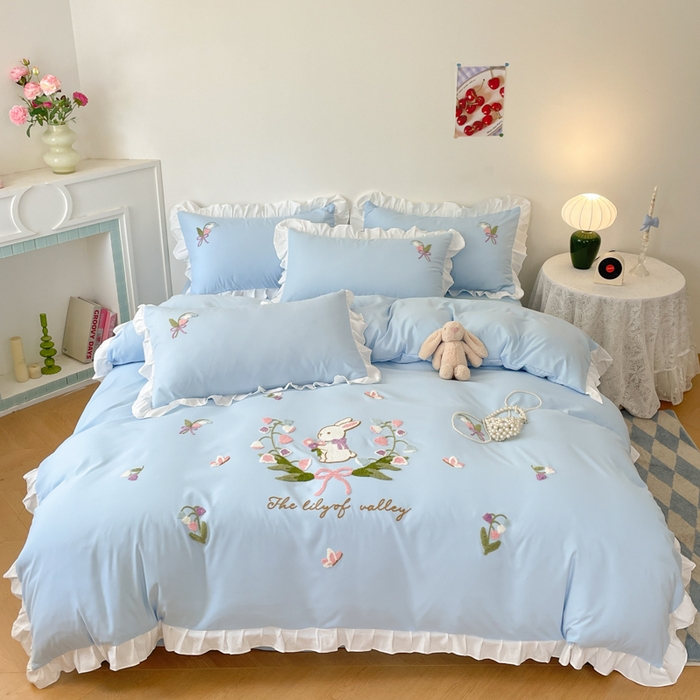 91家纺网 家纺一手货源 找家纺 易禾家纺 2025新款韩版小清新毛巾绣水洗棉四件套学生宿舍三件套铃兰小兔系列（专板花型） 铃兰小兔-蓝
