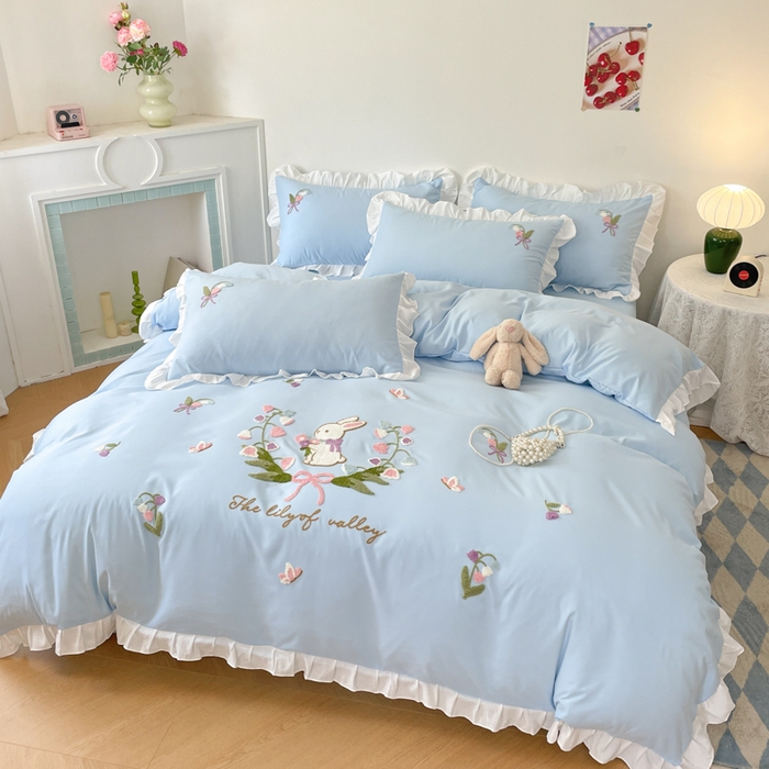91家纺网 家纺一手货源 找家纺 易禾家纺 2025新款韩版小清新毛巾绣水洗棉四件套学生宿舍三件套铃兰小兔系列（专板花型） 铃兰小兔-蓝