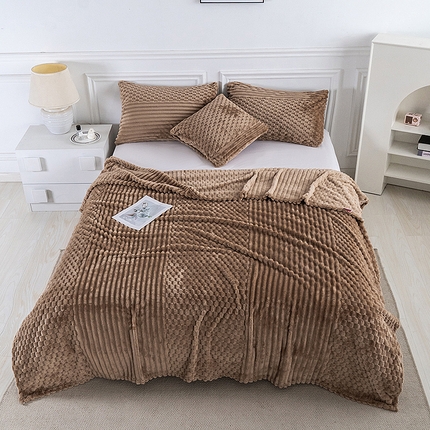 91家纺网 家纺一手货源 找家纺 （总）悦织湾家纺 2025新款280克重金龟绒毛毯牛奶绒格子条纹抽条盖毯休闲沙发毯披肩小毯子跨境专供可打卷压缩