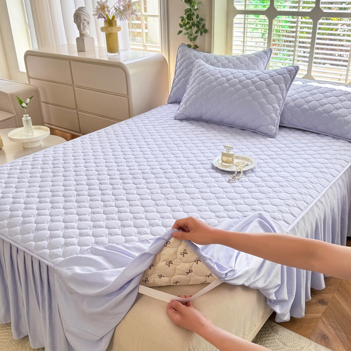 91家纺网 家纺一手货源 找家纺 金盛皇朝家纺 2025新款纯色水洗棉夹棉床裙三件套四件套 蓝调时光