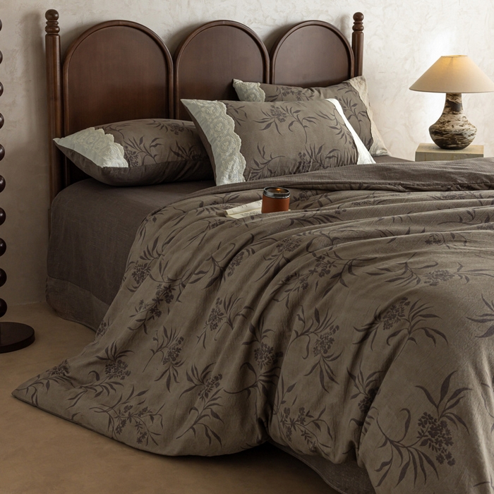 91家纺网 家纺一手货源 找家纺 迷尚家居 2025新款复古色织仿棉麻全棉花边四件套 玉茗-棉麻