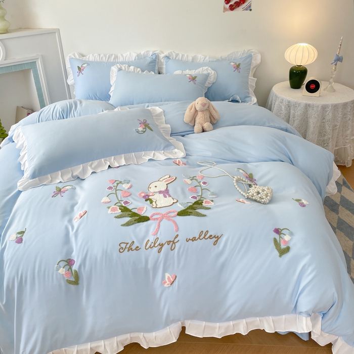91家纺网 家纺一手货源 找家纺 易禾家纺 2025新款韩版小清新毛巾绣水洗棉四件套学生宿舍三件套铃兰小兔系列（专板花型） 铃兰小兔-蓝