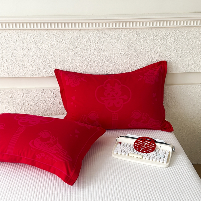 91家纺网 家纺一手货源 找家纺 悦然毛巾被 2025新款婚庆大红三层全棉纱布枕套 欢喜鸳鸯