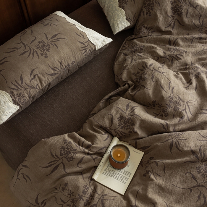 91家纺网 家纺一手货源 找家纺 迷尚家居 2025新款复古色织仿棉麻全棉花边四件套 玉茗-棉麻