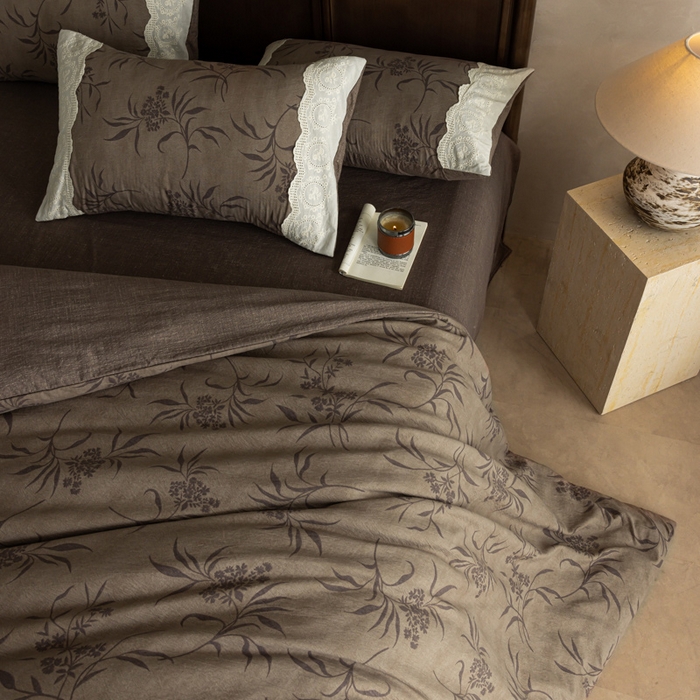 91家纺网 家纺一手货源 找家纺 迷尚家居 2025新款复古色织仿棉麻全棉花边四件套 玉茗-棉麻