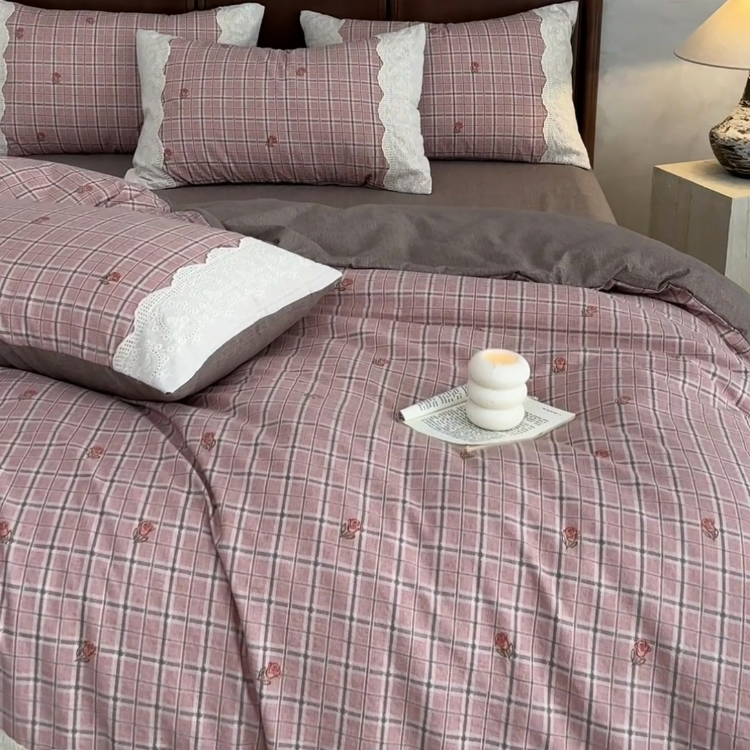 91家纺网 家纺一手货源 找家纺 迷尚家居 2025新款复古色织仿棉麻全棉花边四件套 秋恋红-棉麻