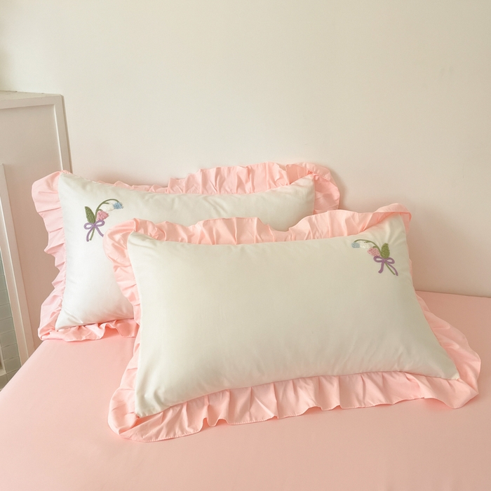 91家纺网 家纺一手货源 找家纺 易禾家纺 2025新款韩版小清新毛巾绣水洗棉四件套学生宿舍三件套铃兰小兔系列（专板花型） 铃兰小兔-奶白粉