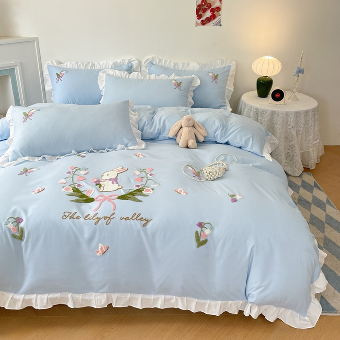 91家纺网 家纺一手货源 找家纺 易禾家纺 2025新款韩版小清新毛巾绣水洗棉四件套学生宿舍三件套铃兰小兔系列（专板花型） 铃兰小兔-蓝