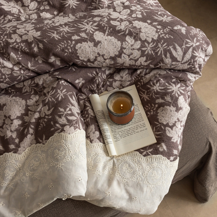 91家纺网 家纺一手货源 找家纺 迷尚家居 2025新款复古色织仿棉麻全棉花边四件套 枫林晚-棉麻