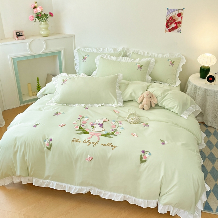91家纺网 家纺一手货源 找家纺 易禾家纺 2025新款韩版小清新毛巾绣水洗棉四件套学生宿舍三件套铃兰小兔系列（专板花型） 铃兰小兔-浅绿