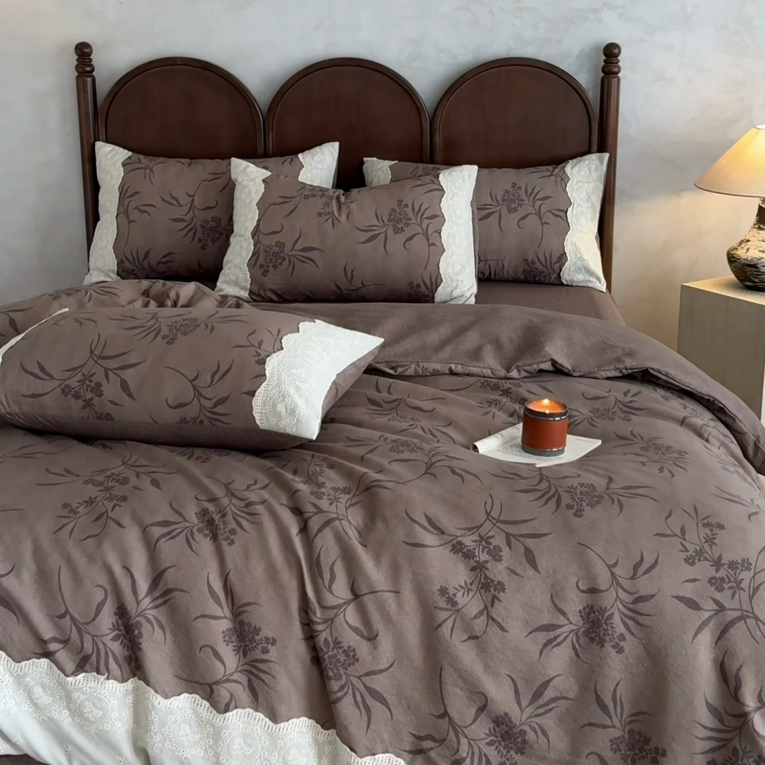 91家纺网 家纺一手货源 找家纺 迷尚家居 2025新款复古色织仿棉麻全棉花边四件套 玉茗-棉麻