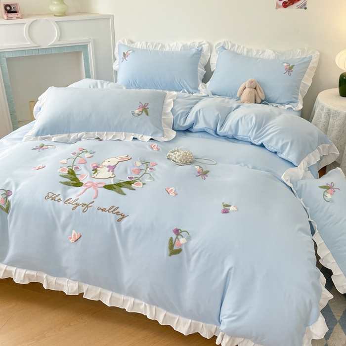 91家纺网 家纺一手货源 找家纺 易禾家纺 2025新款韩版小清新毛巾绣水洗棉四件套学生宿舍三件套铃兰小兔系列（专板花型） 铃兰小兔-蓝