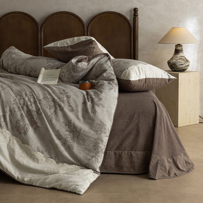 91家纺网 家纺一手货源 找家纺 迷尚家居 2025新款复古色织仿棉麻全棉花边四件套 风木槿咖-棉麻