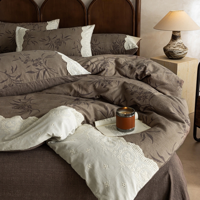 91家纺网 家纺一手货源 找家纺 迷尚家居 2025新款复古色织仿棉麻全棉花边四件套 玉茗-棉麻