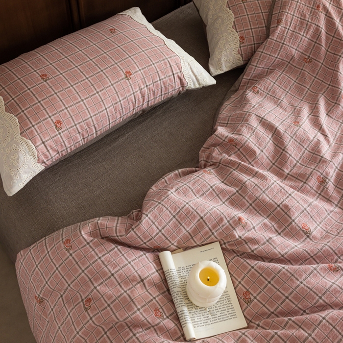 91家纺网 家纺一手货源 找家纺 迷尚家居 2025新款复古色织仿棉麻全棉花边四件套 秋恋红-棉麻