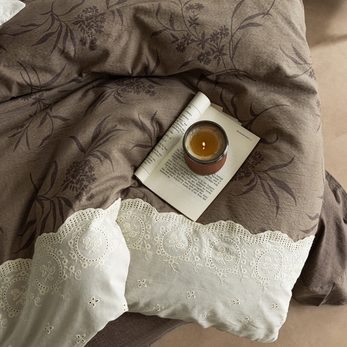 91家纺网 家纺一手货源 找家纺 迷尚家居 2025新款复古色织仿棉麻全棉花边四件套 玉茗-棉麻