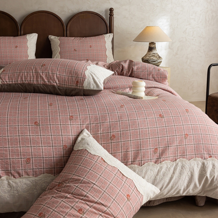 91家纺网 家纺一手货源 找家纺 迷尚家居 2025新款复古色织仿棉麻全棉花边四件套 秋恋红-棉麻