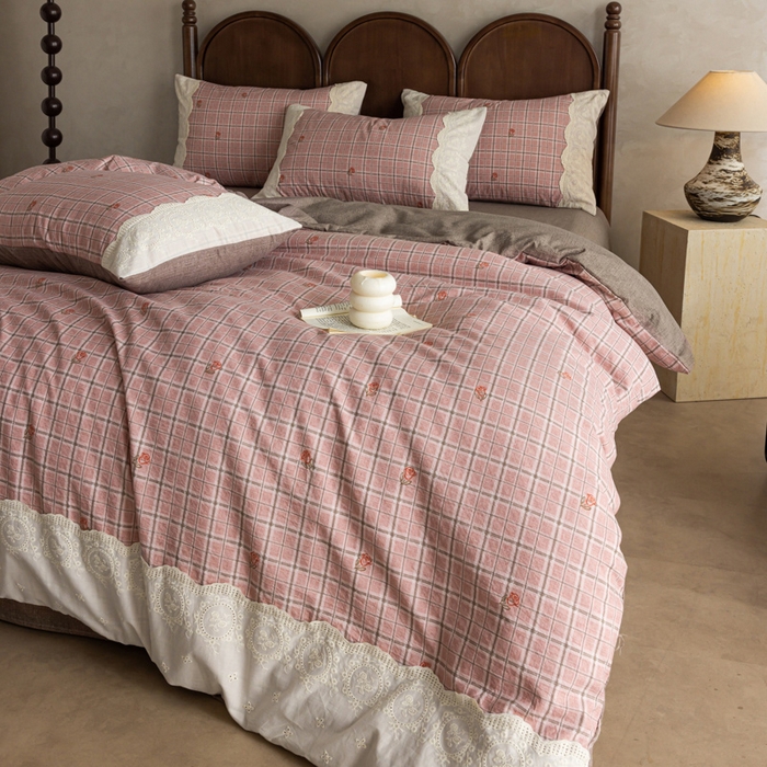 91家纺网 家纺一手货源 找家纺 迷尚家居 2025新款复古色织仿棉麻全棉花边四件套 秋恋红-棉麻