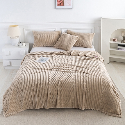 悦织湾家纺 2025新款280克重金龟绒毛毯牛奶绒格子条纹抽条盖毯休闲沙发毯披肩小毯子跨境专供可打卷压缩 金龟绒-卡其