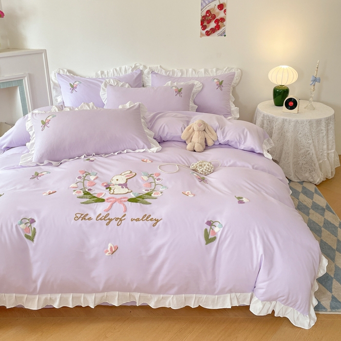 91家纺网 家纺一手货源 找家纺 易禾家纺 2025新款韩版小清新毛巾绣水洗棉四件套学生宿舍三件套铃兰小兔系列（专板花型） 铃兰小兔-紫