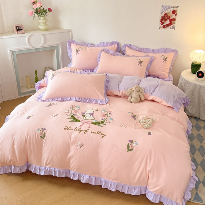 91家纺网 家纺一手货源 找家纺 易禾家纺 2025新款韩版小清新毛巾绣水洗棉四件套学生宿舍三件套铃兰小兔系列（专板花型） 铃兰小兔-粉紫
