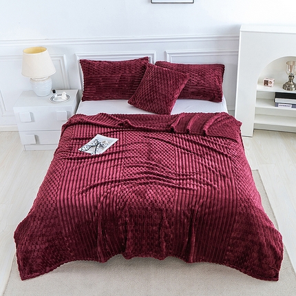 悦织湾家纺 2025新款280克重金龟绒毛毯牛奶绒格子条纹抽条盖毯休闲沙发毯披肩小毯子跨境专供可打卷压缩 金龟绒-酒红