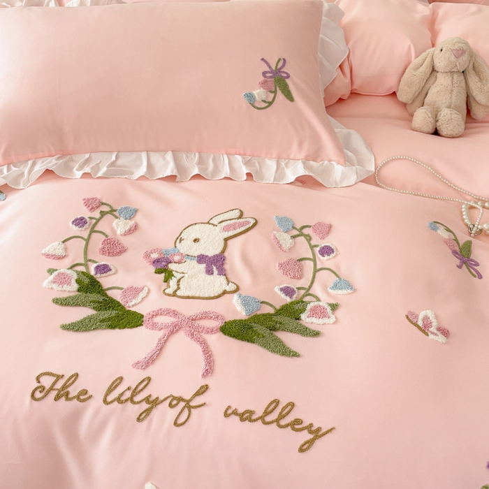 91家纺网 家纺一手货源 找家纺 （总）易禾家纺 2025新款韩版小清新毛巾绣水洗棉四件套学生宿舍三件套铃兰小兔系列（专板花型）