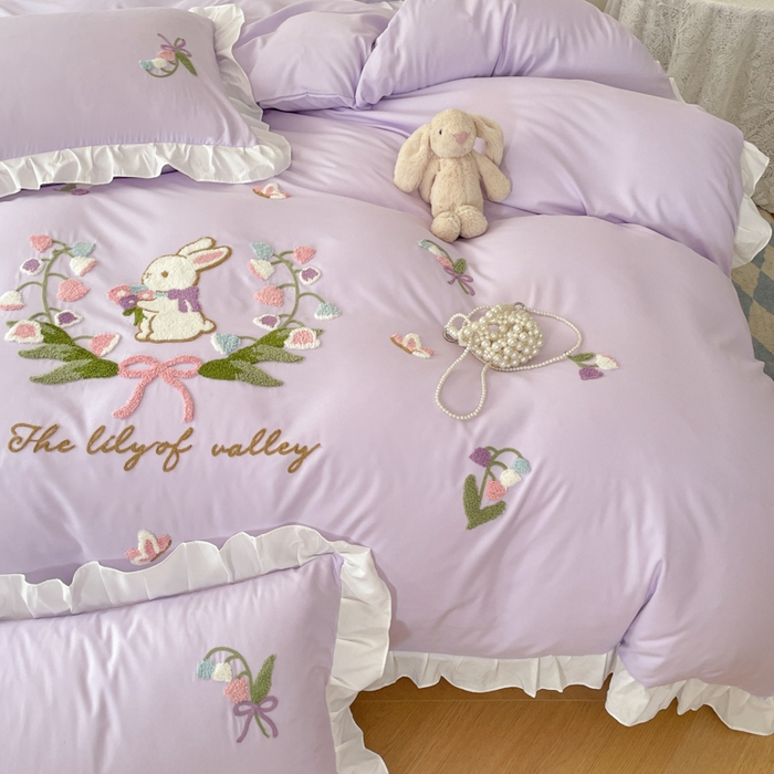 91家纺网 家纺一手货源 找家纺 易禾家纺 2025新款韩版小清新毛巾绣水洗棉四件套学生宿舍三件套铃兰小兔系列（专板花型） 铃兰小兔-紫