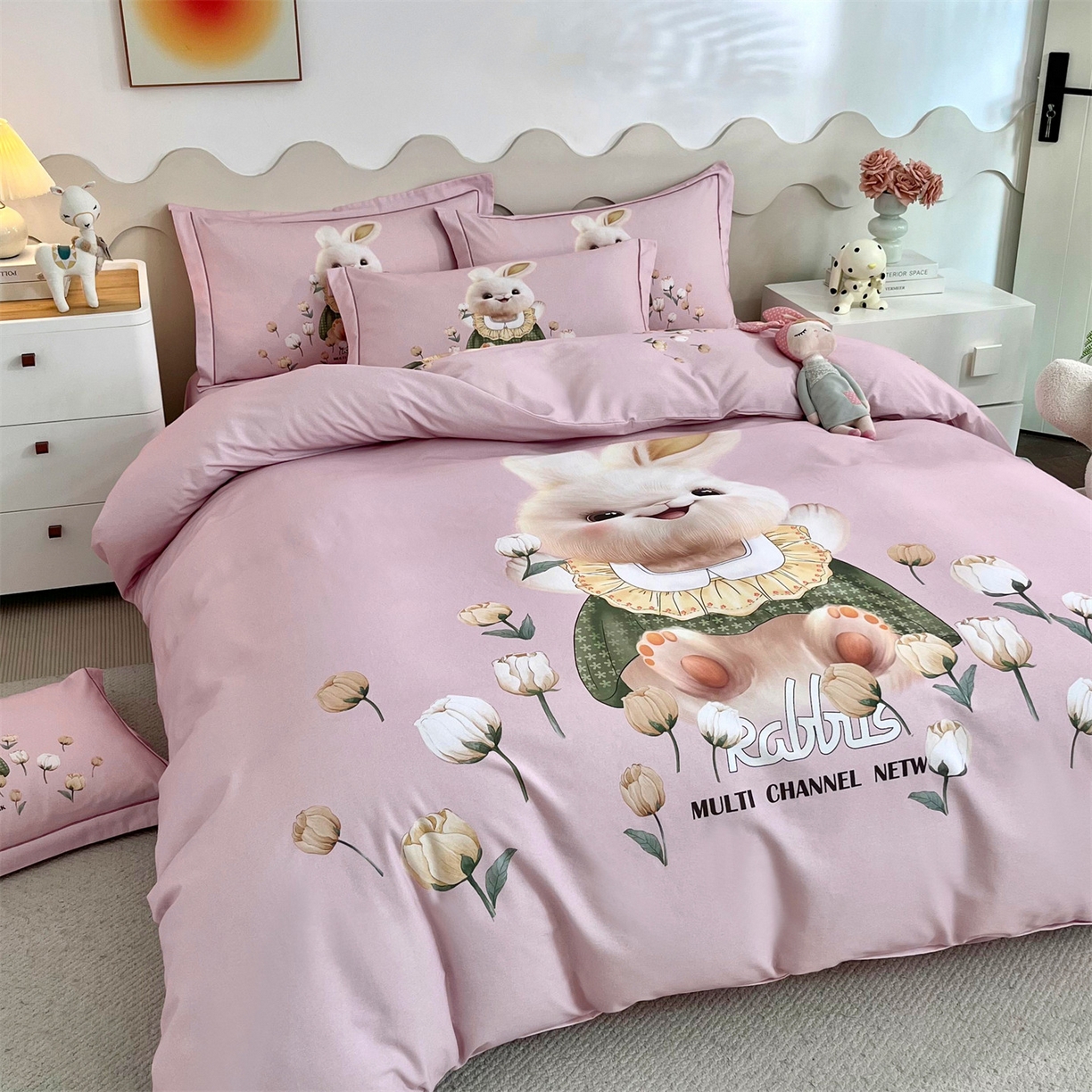 91家纺网 家纺一手货源 找家纺 曼秀琳 2025秋冬新款全棉磨毛印花四件套 开心萌兔-粉