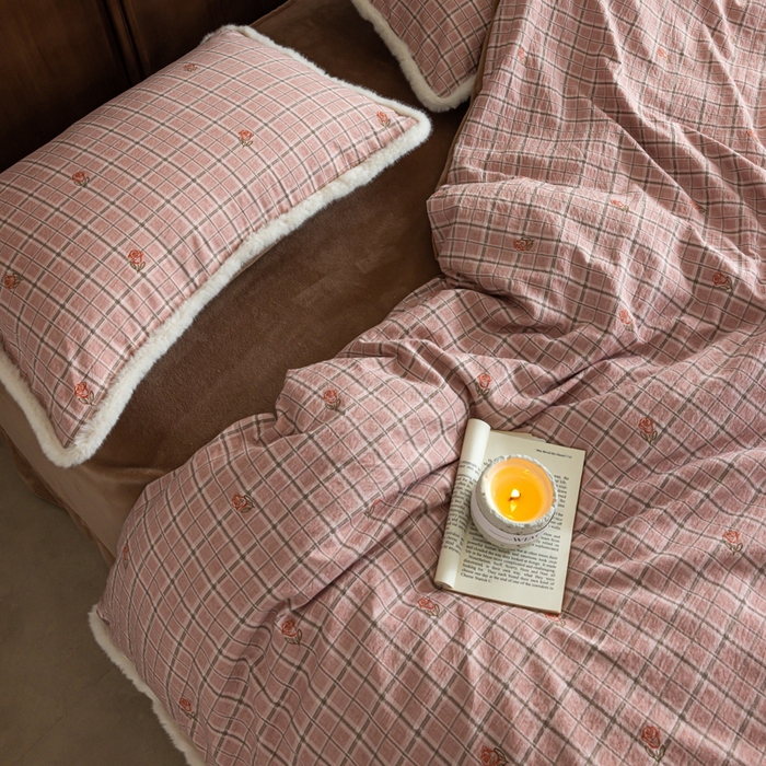 91家纺网 家纺一手货源 找家纺 迷尚家居 2025新款复古色织棉麻牛奶绒棉加绒四件套 秋恋红-绒