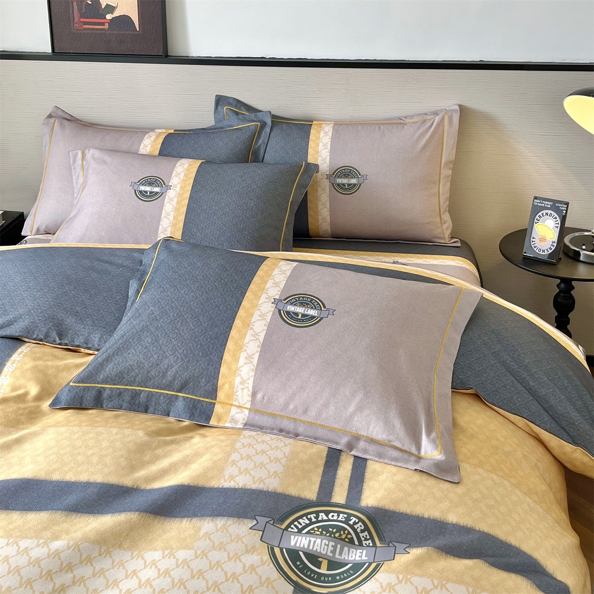 91家纺网 家纺一手货源 找家纺 曼秀琳 2025秋冬新款全棉磨毛印花四件套 爱旅生活-黄