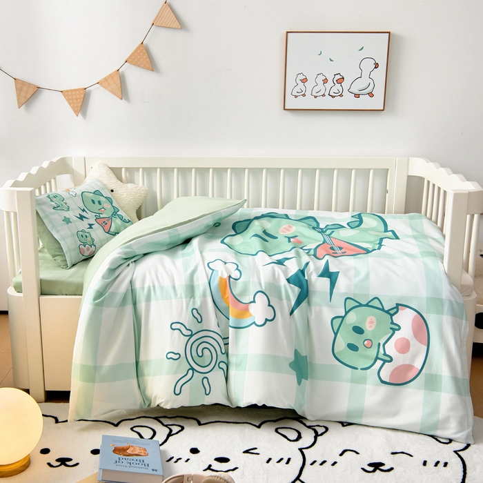 91家纺网 家纺一手货源 找家纺 （总）梵赫 2025新款纯棉A类50*50数码卡通大版婴童套件幼儿园三件套