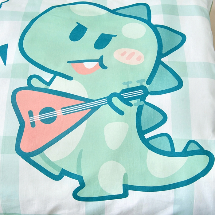 91家纺网 家纺一手货源 找家纺 梵赫 2025新款纯棉A类50*50数码卡通大版婴童套件幼儿园三件套 时尚恐龙