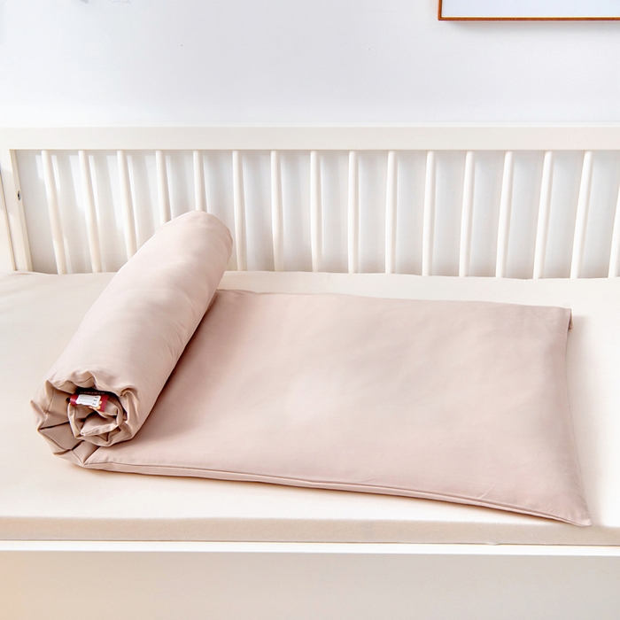 91家纺网 家纺一手货源 找家纺 梵赫 2025新款纯棉A类50*50数码卡通大版婴童套件幼儿园三件套 狮子先生