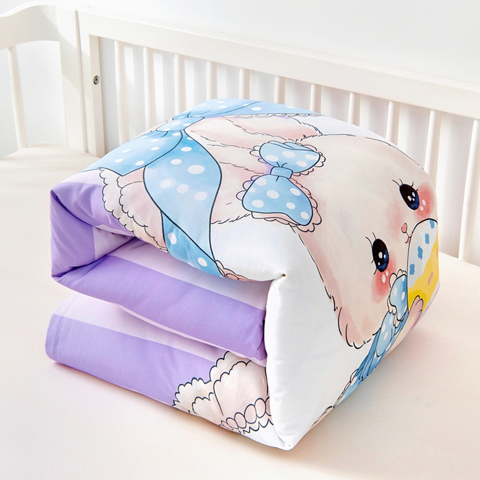 91家纺网 家纺一手货源 找家纺 梵赫 2025新款纯棉A类50*50数码卡通大版婴童套件幼儿园三件套 菲菲兔