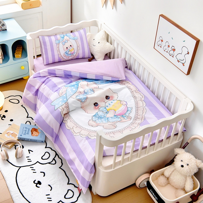 91家纺网 家纺一手货源 找家纺 梵赫 2025新款纯棉A类50*50数码卡通大版婴童套件幼儿园三件套 菲菲兔