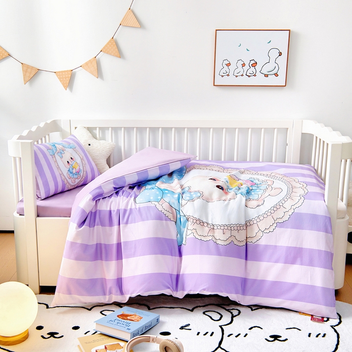 91家纺网 家纺一手货源 找家纺 梵赫 2025新款纯棉A类50*50数码卡通大版婴童套件幼儿园三件套 菲菲兔