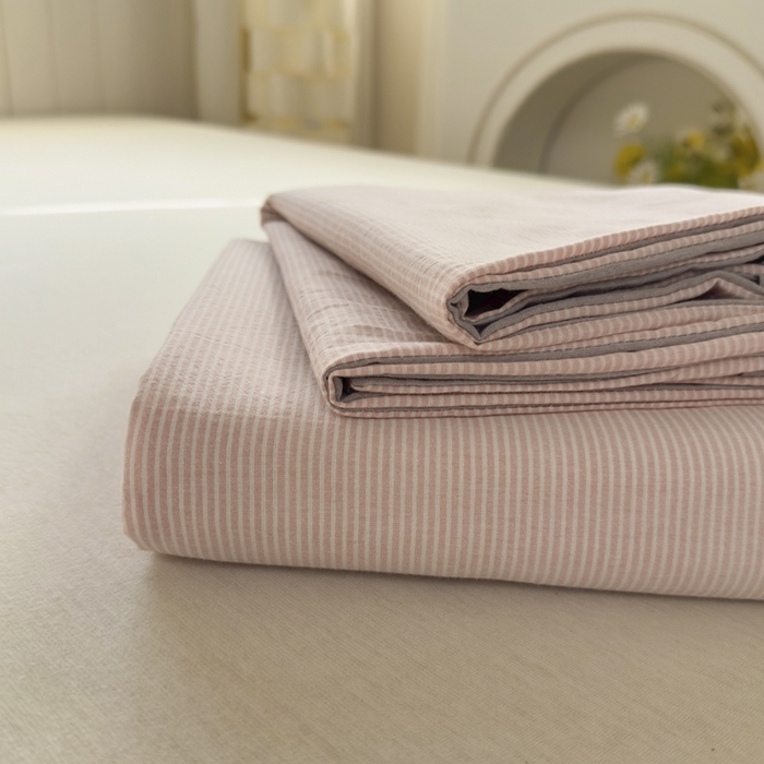 91家纺网 家纺一手货源 找家纺 晚依家纺 2025新款A类色织全棉纯棉水洗棉床笠单件纯棉格子纯色学生宿舍定制定做 密条-浅粉