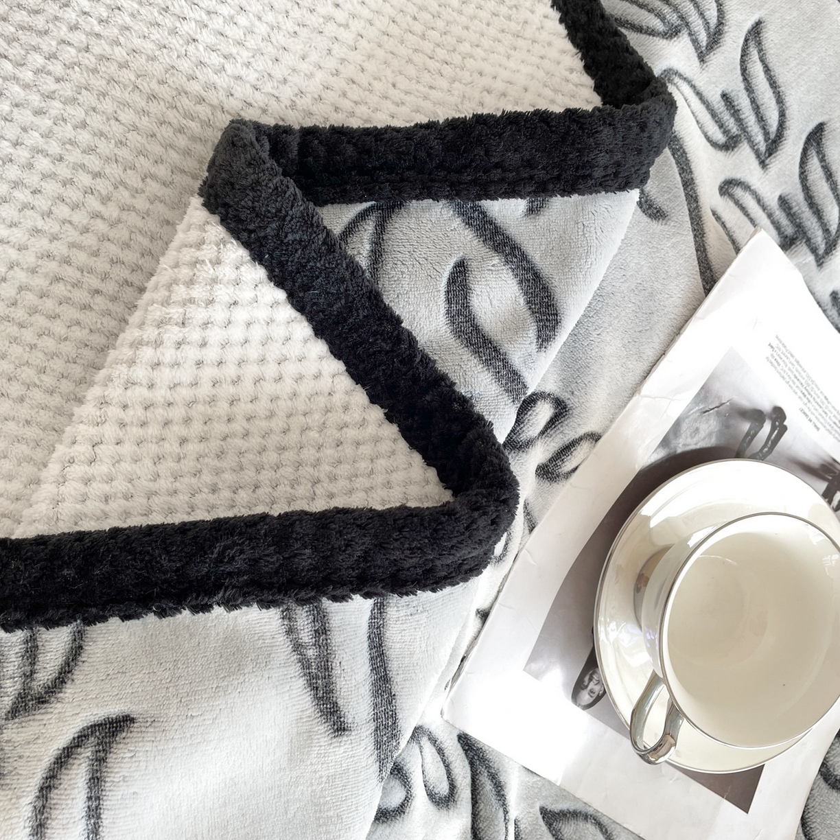 91家纺网 家纺一手货源 找家纺 来菲毛毯 2025新款高级感软糯保暖阳离子毛毯剪花复合毯可铺盖多功能办公盖毯 黑色