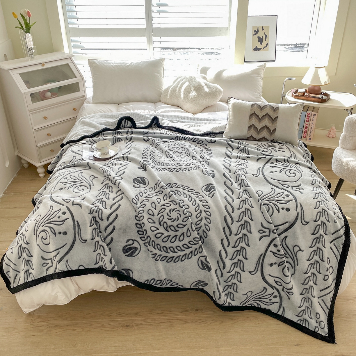 91家纺网 家纺一手货源 找家纺 来菲毛毯 2025新款高级感软糯保暖阳离子毛毯剪花复合毯可铺盖多功能办公盖毯 黑色