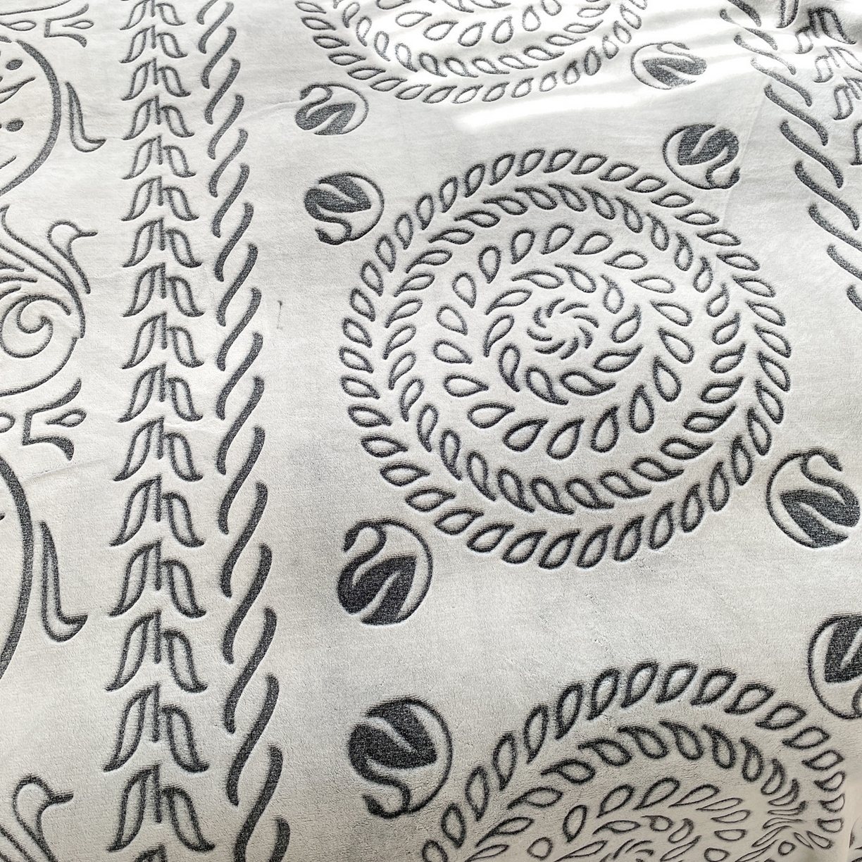 91家纺网 家纺一手货源 找家纺 来菲毛毯 2025新款高级感软糯保暖阳离子毛毯剪花复合毯可铺盖多功能办公盖毯 黑色