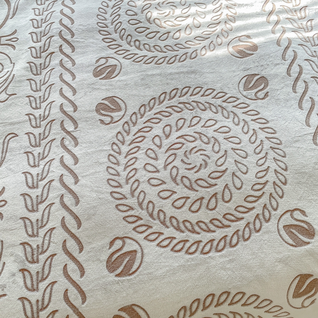 91家纺网 家纺一手货源 找家纺 来菲毛毯 2025新款高级感软糯保暖阳离子毛毯剪花复合毯可铺盖多功能办公盖毯 咖色