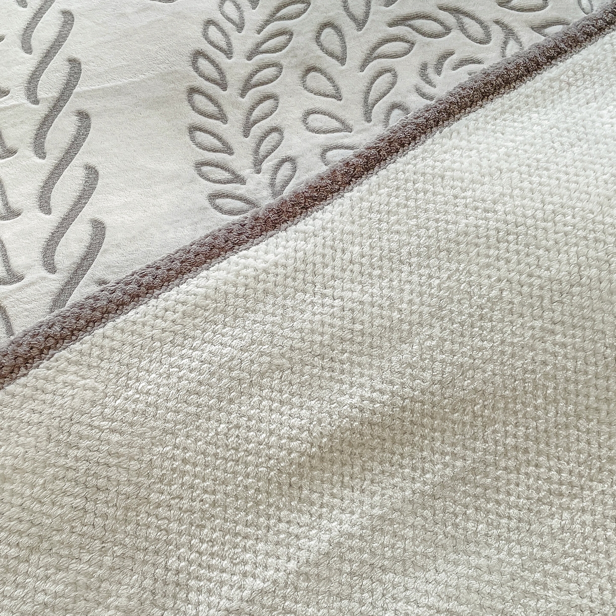 91家纺网 家纺一手货源 找家纺 来菲毛毯 2025新款高级感软糯保暖阳离子毛毯剪花复合毯可铺盖多功能办公盖毯 灰色